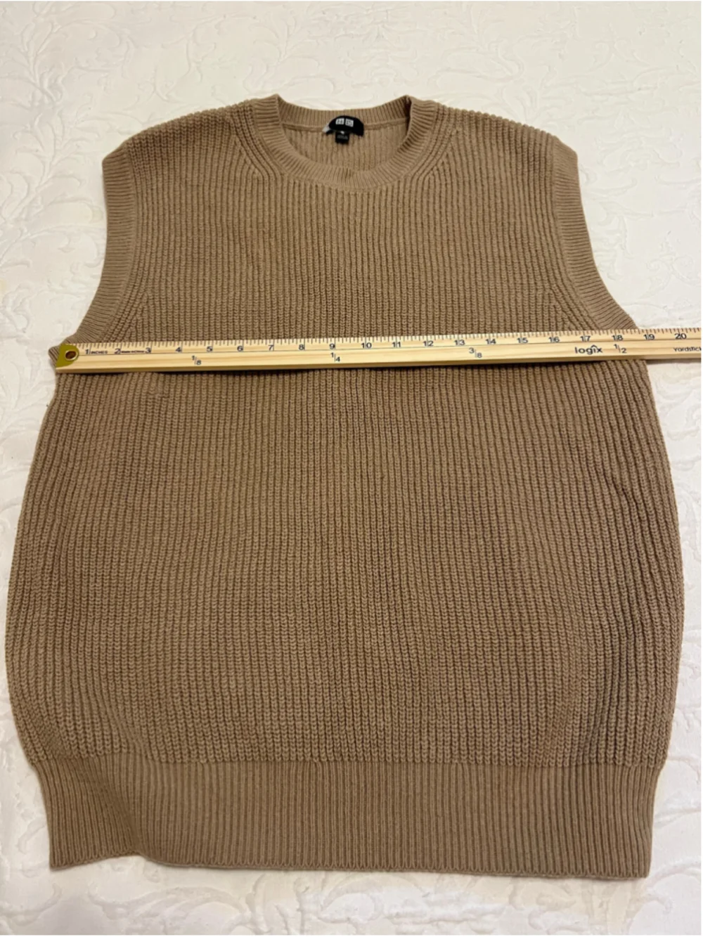 Men's Uniqlo Crew Neck Beige Knit Sweater Vest Size M